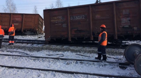В Пермском районе сошли с рельсов вагоны грузового поезда