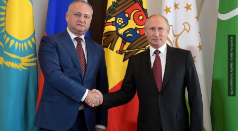 Додон заявил, что Молдавия не будет "дружить с Западом против России"