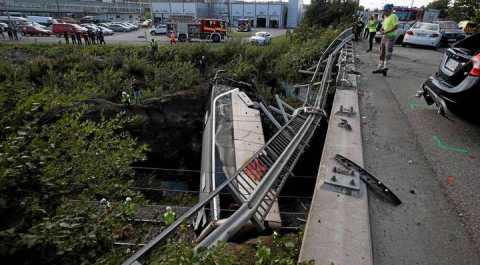 Четыре человека погибли при падении автобуса с моста в Финляндии