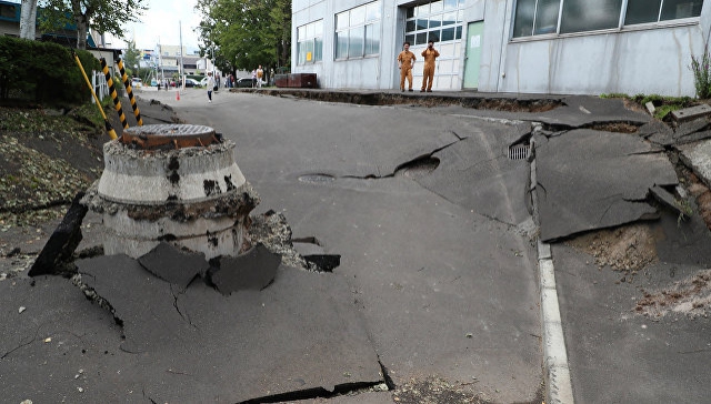 В результате землетрясения на Хоккайдо погибли более десяти человек
