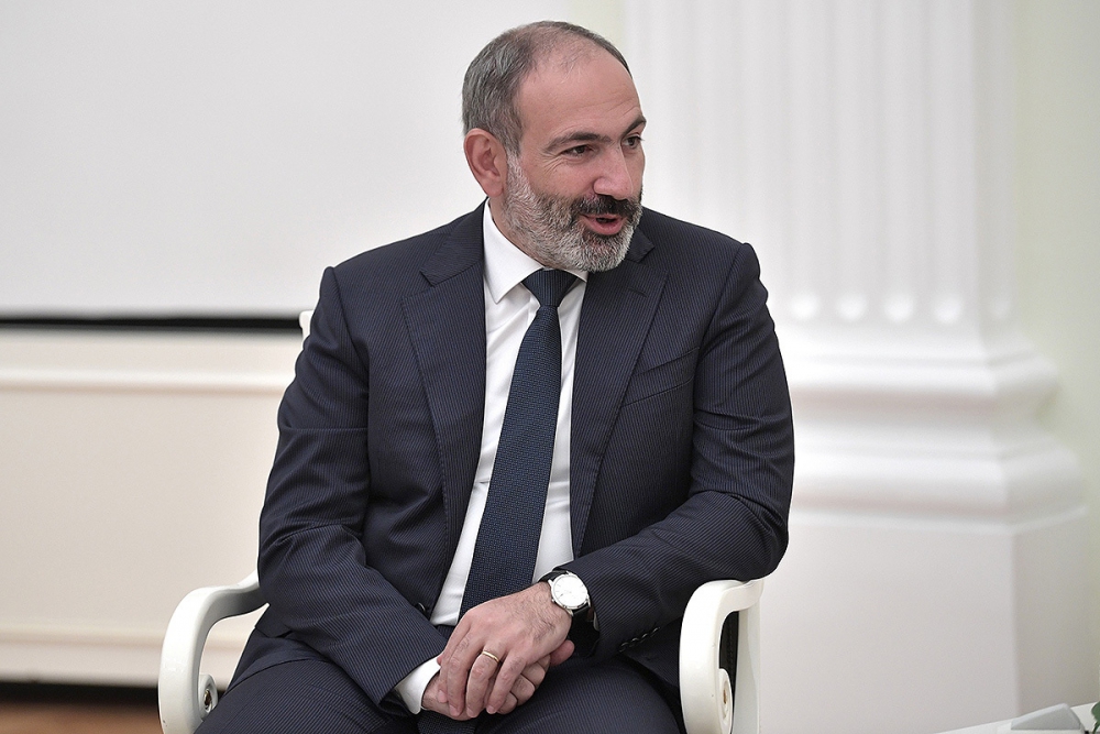 Никол Пашинян подал в отставку с поста премьера