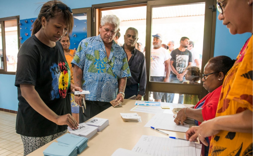 Макрон приветствовал решение жителей Новой Каледонии остаться в составе Франции