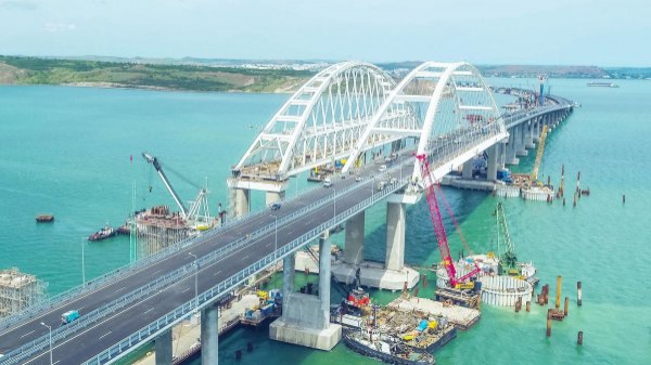 По Крымскому мосту планируют запустить двухэтажные пассажирские поезда