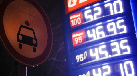 Козак: Принятые меры позволят не допустить роста цен на топливо выше инфляции