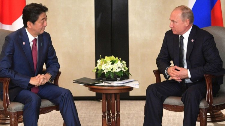 Точную дату встречи Путина и Абэ назвали в МИД Японии
