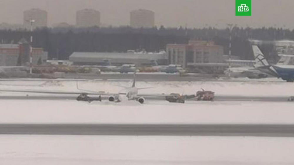 Появилось фото самолета чешской авиакомпании, выкатившегося с полосы в Шереметьево