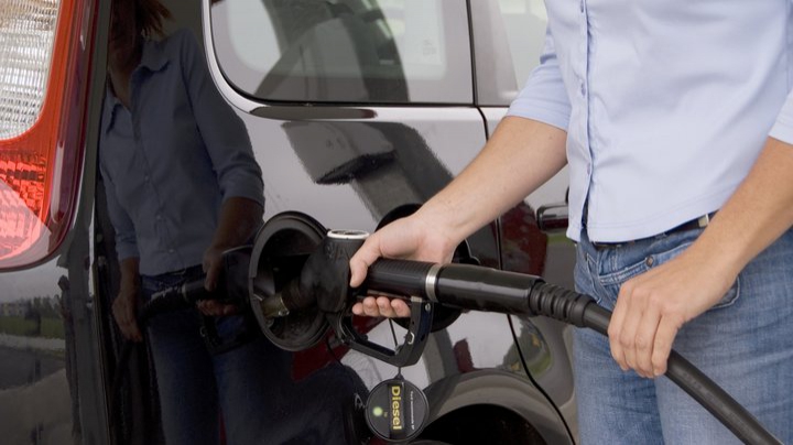 ФАС оценила "новогодний" рост цен на бензин в 1,7%