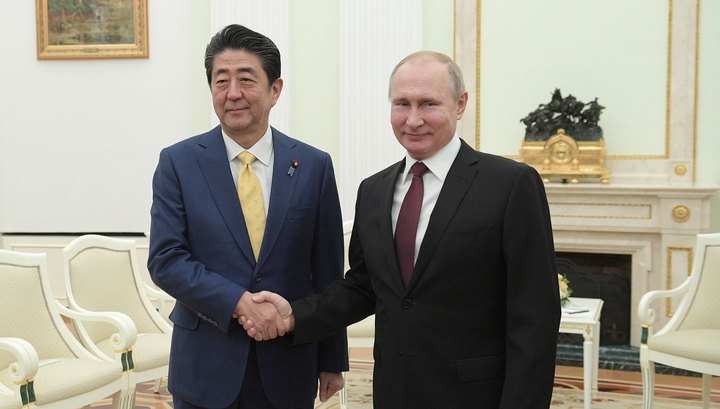 Путин и Абэ говорили более трех часов