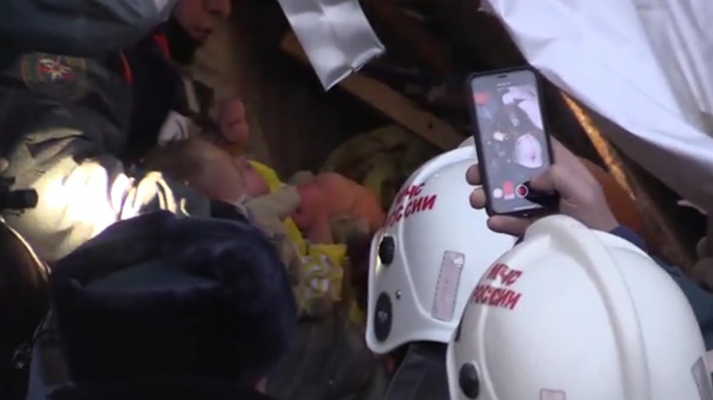Спасатели вытащили из-под завалов в Магнитогорске живого ребенка