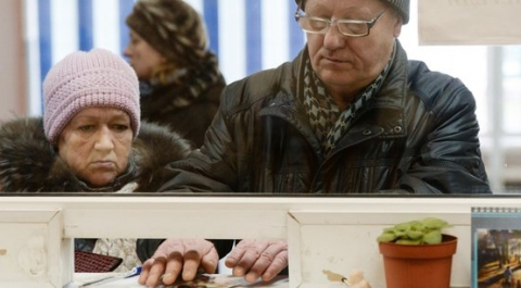 Медведев рассказал о выплатах неработающим пенсионерам