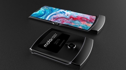 Motorola разрабатывает уникальный складной смартфон