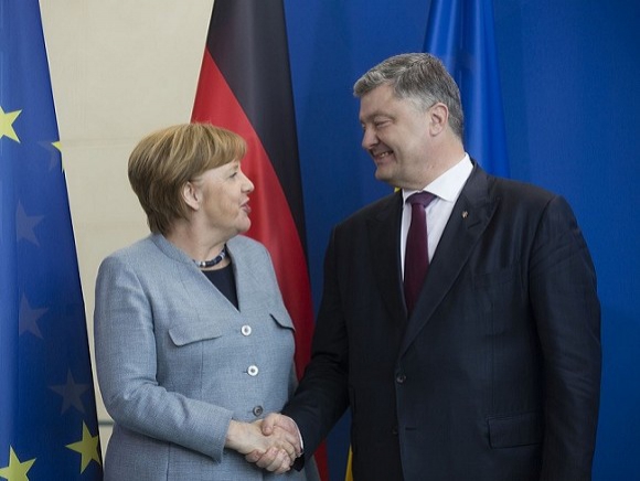 Меркель рассказала, почему встретилась с Порошенко, но не с Зеленским