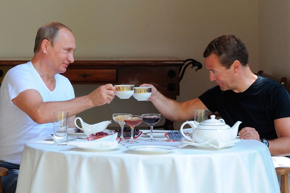 Путин и Медведев опубликовали декларации о доходах