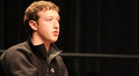 Акционеры Facebook требуют лишить Цукерберга должности главы правления
