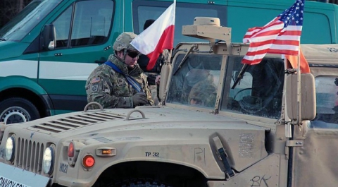 Грузовик с американскими военными загорелся в Польше