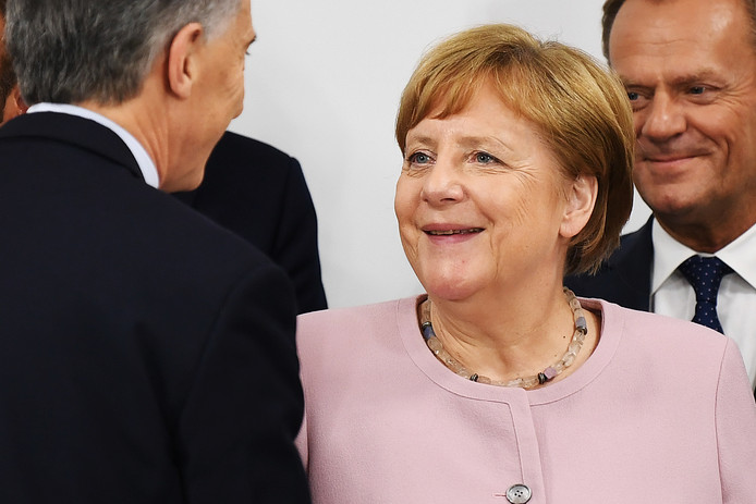 Меркель о проблемах со здоровьем: Само пройдёт, я в порядке