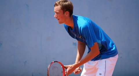 Российский теннисист Медведев вышел в четвертьфинал турнира в Лондоне