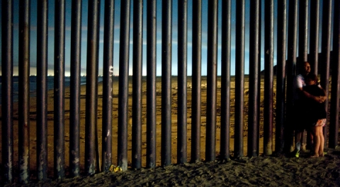 Заблокировано выделение средств на стену между США и Мексикой