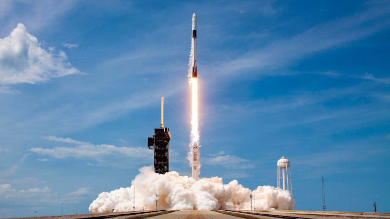 После двух лет работы в минус SpaceX начала получать прибыль