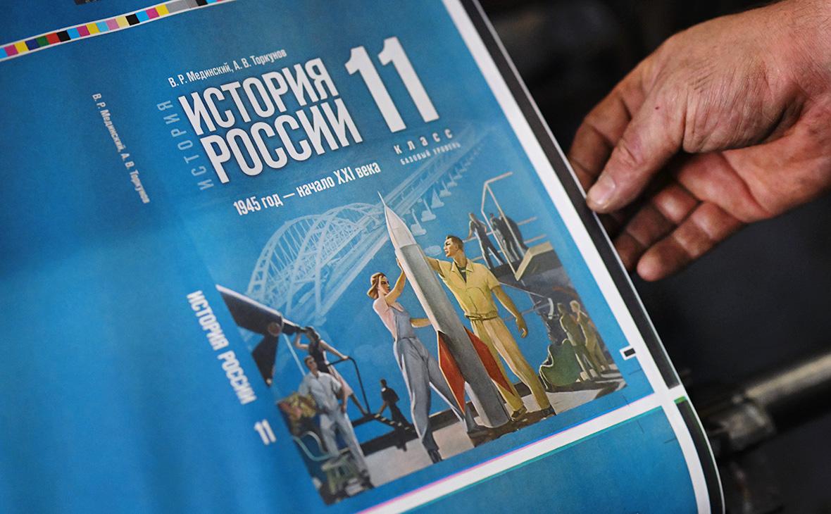 Автор нового учебника истории рассказал о вкладе Путина в книгу