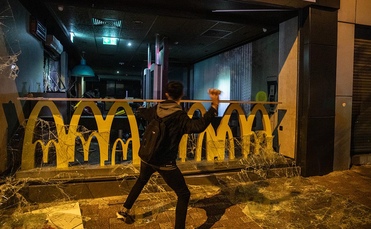 В Стамбуле протестующие у консульства Израиля атаковали McDonald's