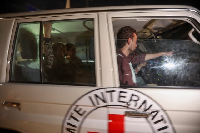 МИД Катара: ХАМАС передало Красному Кресту пятую группу заложников