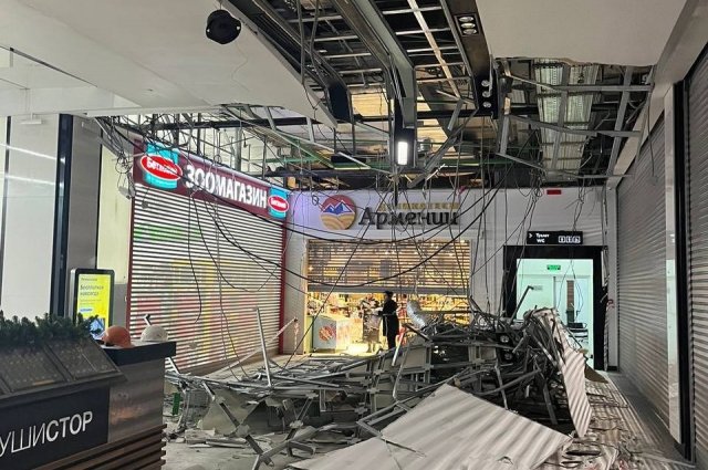 В торговом центре на Западе Москвы обрушился потолок
