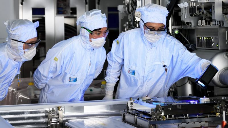 Октябрьские объёмы импорта в Китай оборудования для производства чипов выросли почти на 80 %