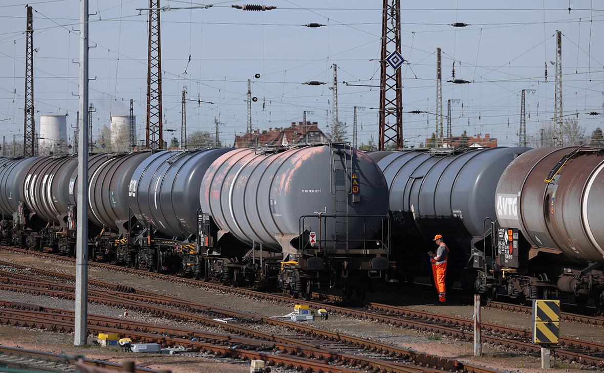 ЕС разрешил Словакии экспортировать топливо из российской нефти