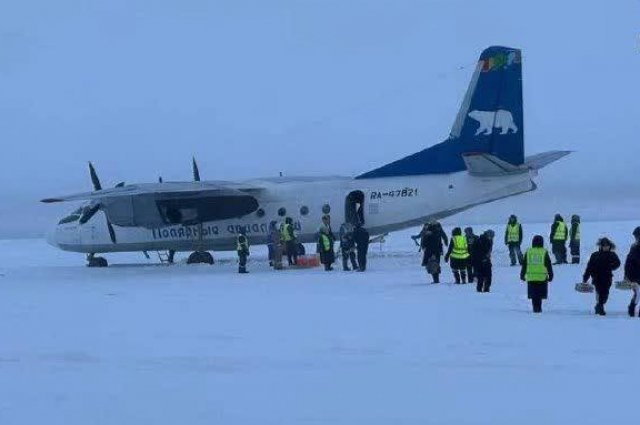 СК начал проверку после посадки Ан-24 на реку Колыма в Якутии