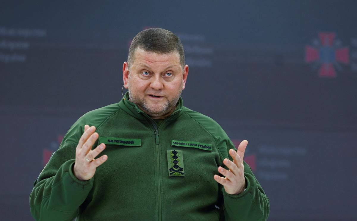 Залужный заявил о нехватке людей в ВСУ и призвал депутатов идти на фронт