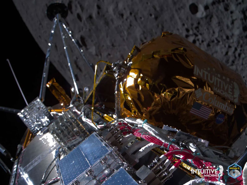 США вернулись на Луну спустя 52 года: частный посадочный модуль Nova-C вышел на связь с поверхности спутника