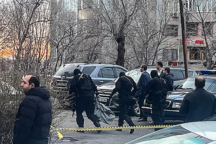 Спецназ обезвредил напавшего на отделение полиции в Ереване