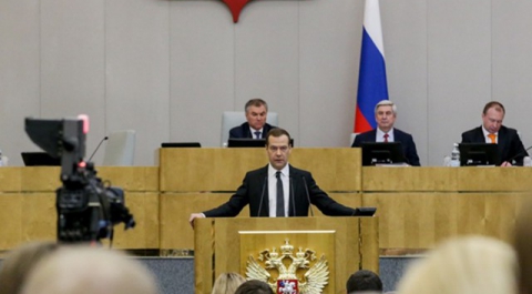 Медведев: Россию санкциями не запугать 