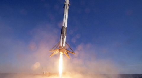 Компания SpaceX совершила исторический прорыв, осуществив повторную посадку ракеты-носителя