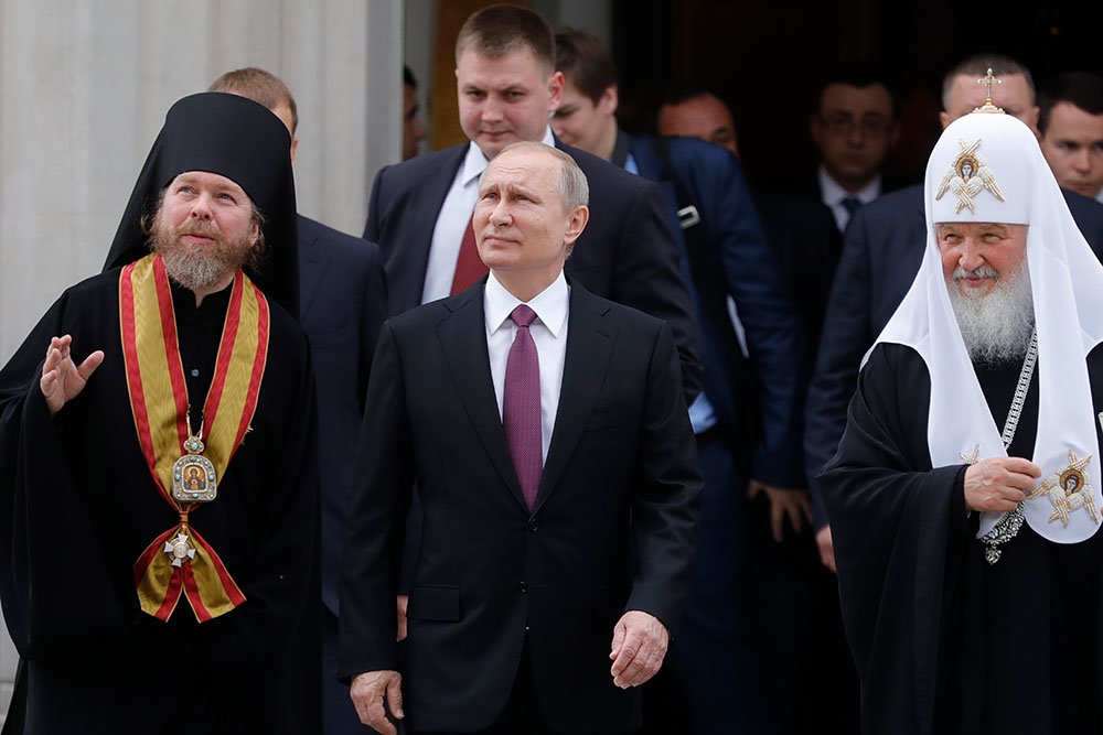 Путин подарил храму старинную икону
