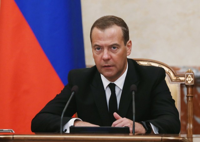 Медведев: экономика РФ растет несмотря на санкции