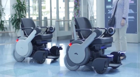 В аэропортах появляются самоуправляемые инвалидные коляски