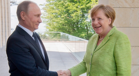 Путин поздравил Меркель с успехом на выборах в Германии