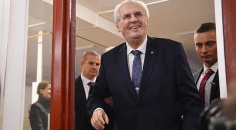 Земан победил в первом туре президентских выборов в Чехии