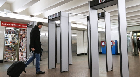 В метро Москвы за год пресекли провоз более 17 тыс. единиц разного вида оружия