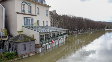 Уровень воды в Сене снова возрос