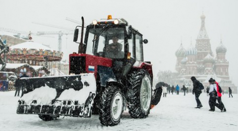 Со снегом в Москве борются порядка 10 тысяч единиц спецтехники