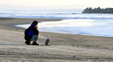 Японцы вспоминают жертв цунами и аварии на АЭС «Фукусима-1»