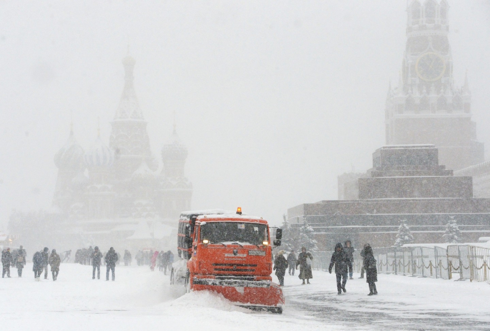 МЧС распространило экстренное предупреждение о сильном снеге и ветре в Москве