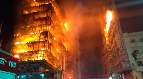 Высотка обрушилась после пожара в Сан-Паулу