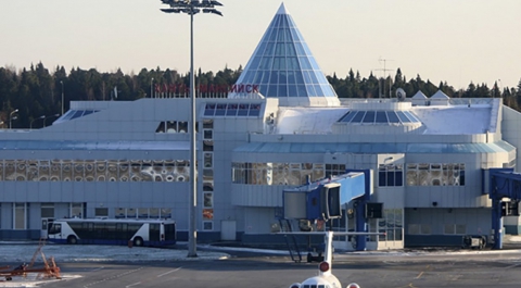 Севший в Ханты-Мансийске самолет взяли штурмом, захватчик задержан