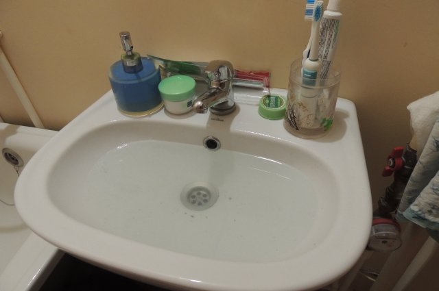 В Петербурге мужчина попал в больницу, выпив средство для чистки сантехники