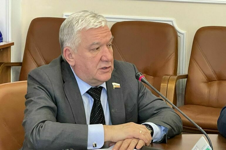 Сенатор Белоусов призвал наполнять информационное поле достижениями России