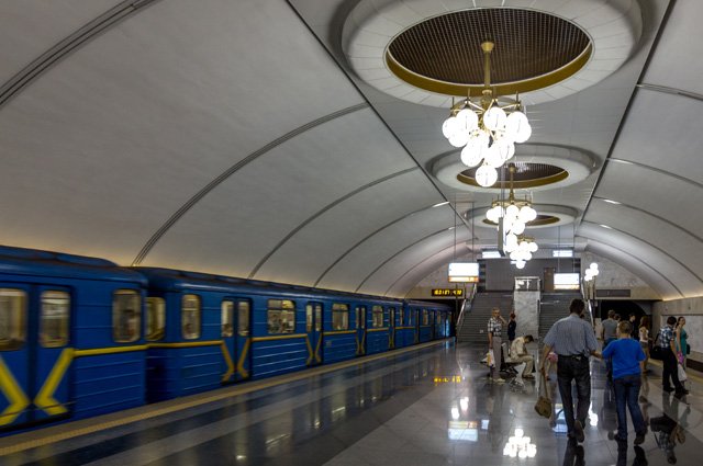 В Киеве затопило входы на две станции метро